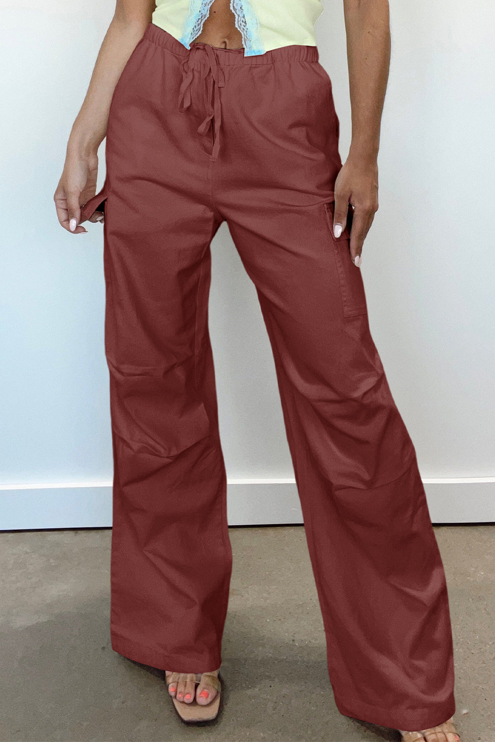 Romain – Pantalon Cargo Rouge Minéral Avec Cordon De Serrage Et Jambes Larges