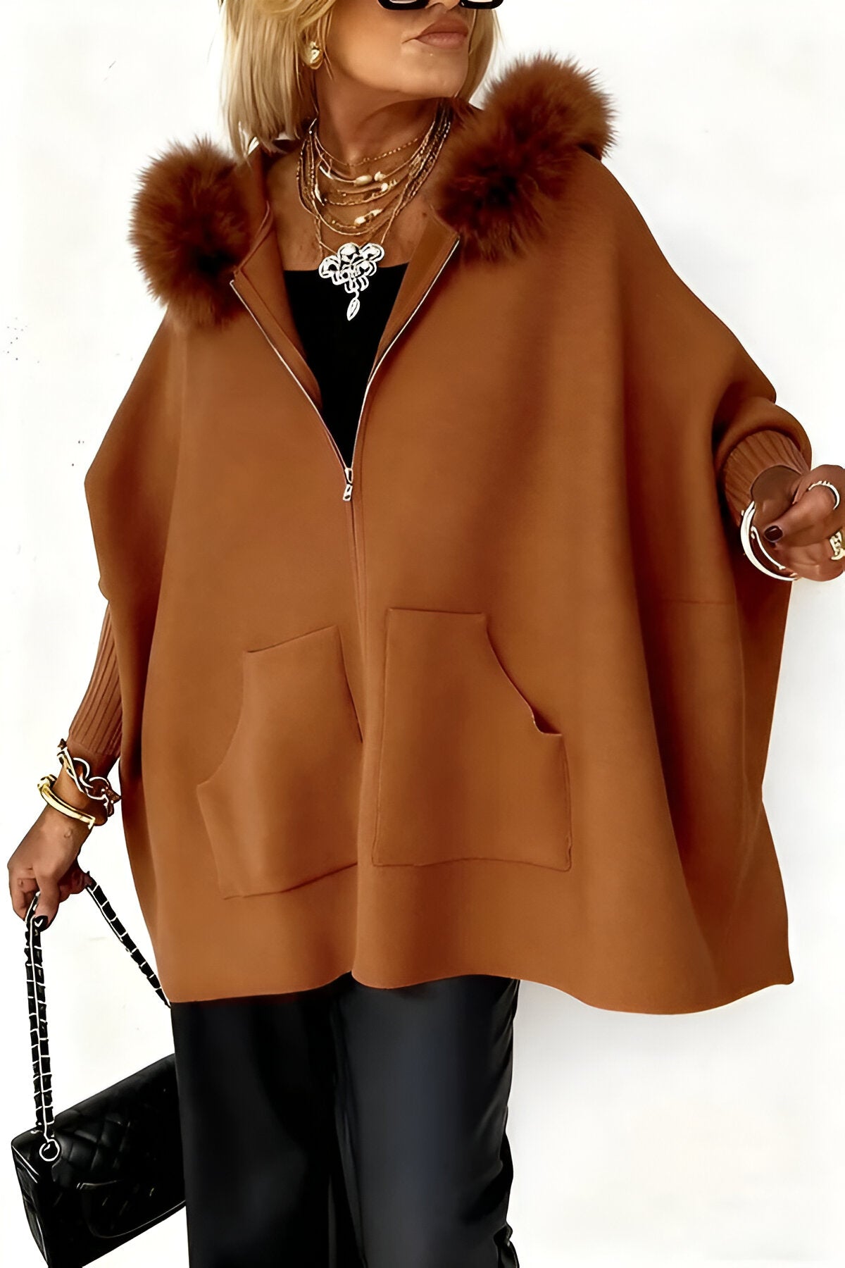 Isabelle - Veste Stylée Courte Fourrée à Capuche
