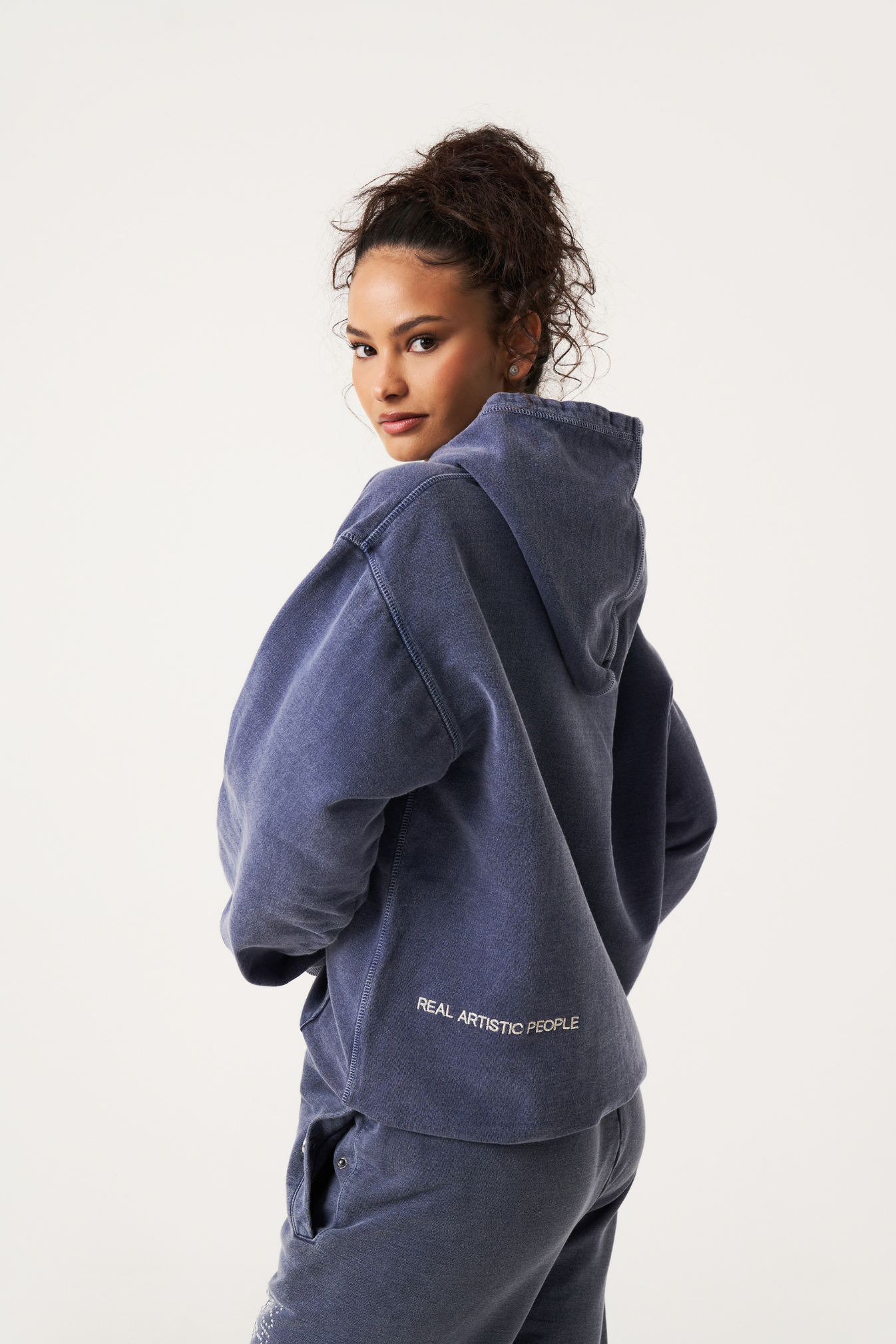 Karine - Sweat à Capuche Chic Oversize Brodé