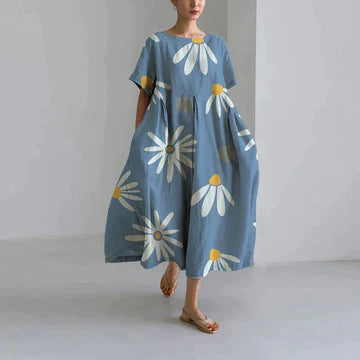 Robe longue bleue avec imprimé de grandes fleurs pour un look élégant