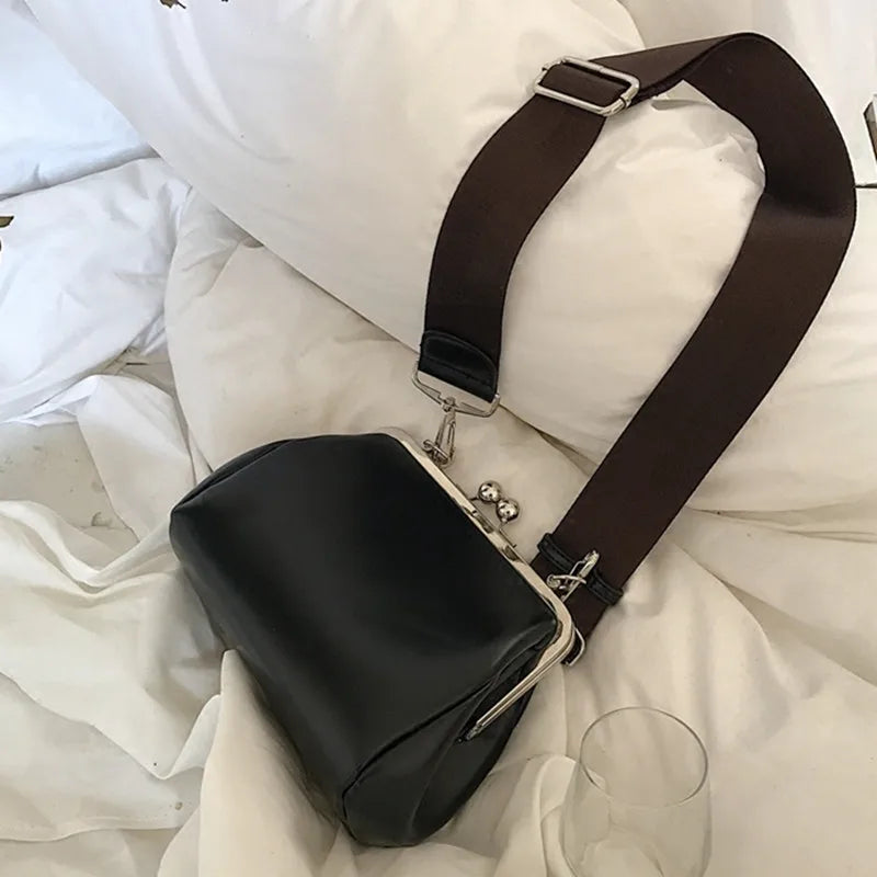 Rosalie – Sac bandoulière avec fermeture en forme de lèvres pour un look raffiné