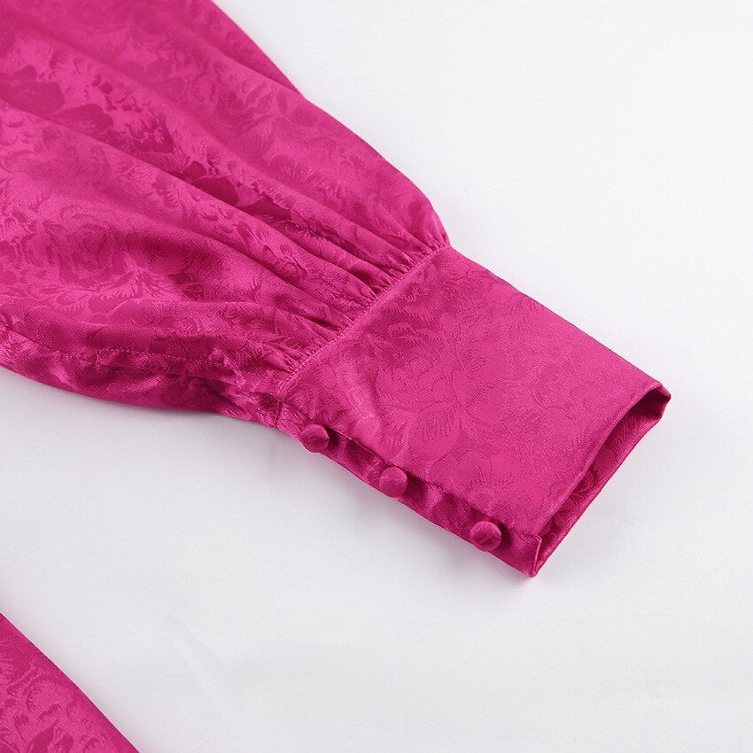 Amélie – Robe en satin évasée avec imprimé pour une allure élégante