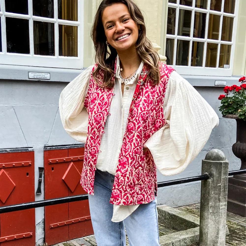 Mathilde – Cardigan sans manches à fleurs