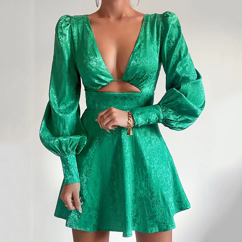 Amélie – Robe en satin évasée avec imprimé pour une allure élégante