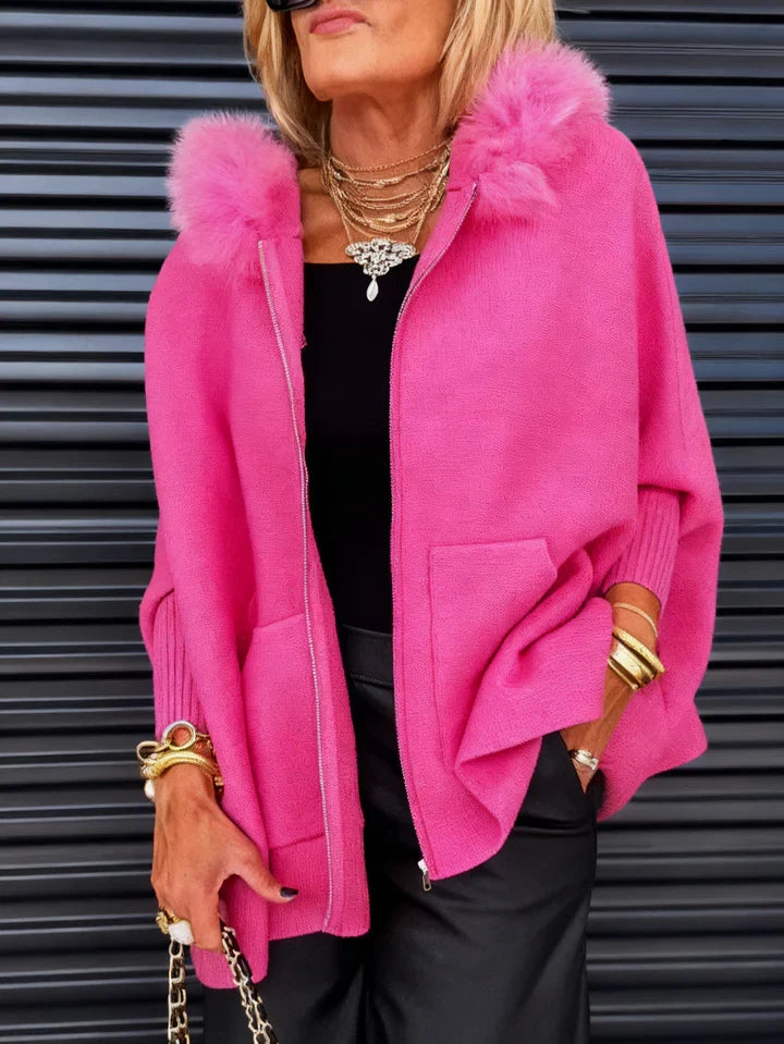 Isabelle - Veste Stylée Courte Fourrée à Capuche