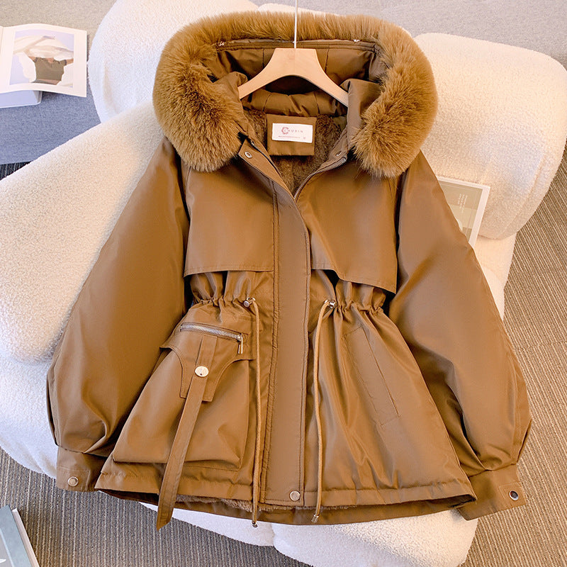 Parka d'hiver pour femme en marron avec capuche en fourrure et design élégant