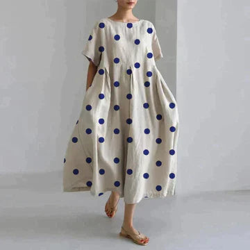 Robe longue blanche à pois blancs pour un style chic